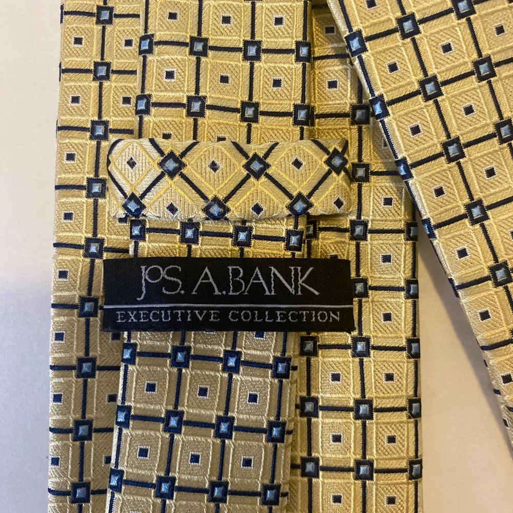 JOS A BANK Yellow Mens 100% Silk Necktie Neck Tie $45 EUC